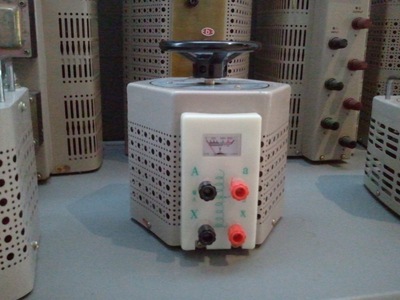 【廠家直銷專業(yè)生產(chǎn)單相.三相調(diào)壓器 (圖)】價(jià)格,廠家,圖片,電子設(shè)備用變壓器,成都金鴻寶科技-