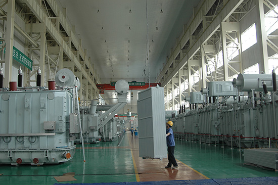 達(dá)馳電氣公司220kV級電力變壓器組裝車間_經(jīng)濟(jì)建設(shè)_菏澤大眾網(wǎng)
